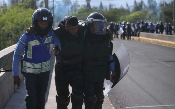 Disparan desde una camioneta a manifestantes frente a la Unah
